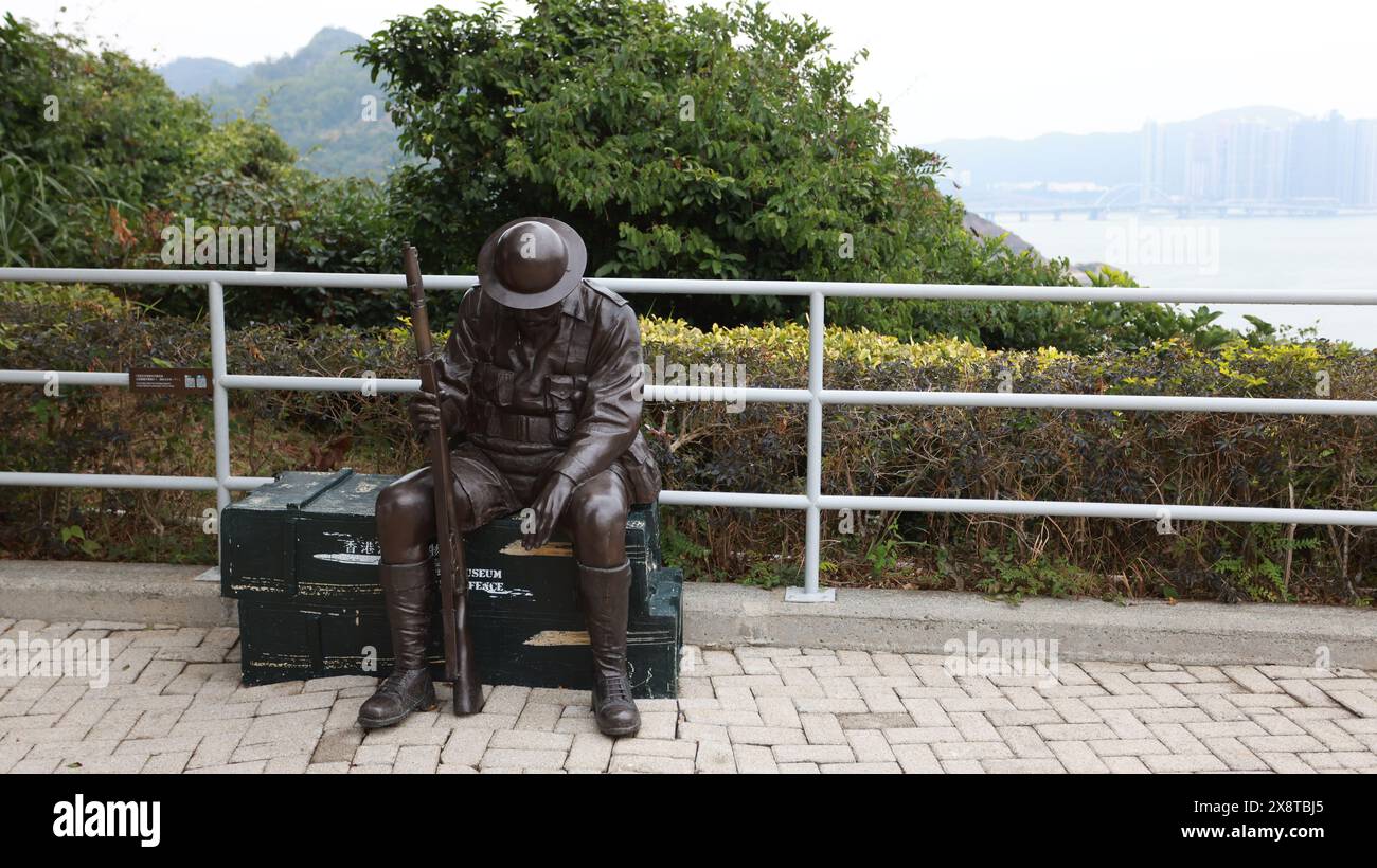 Hong Kong 2 aprile 2024: Statua dei soldati d'oltremare delle forze britanniche all'interno del Museo di difesa costiera di Hong Kong. verrà rinominato in un secondo momento, così come cambierà in Foto Stock
