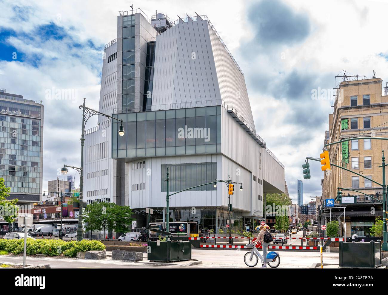 New York, New York - Stati Uniti - 19 maggio 2024 l'iconico Whitney Museum of American Art o The Whitney, è un museo d'arte americana moderno e contemporaneo situato in Foto Stock