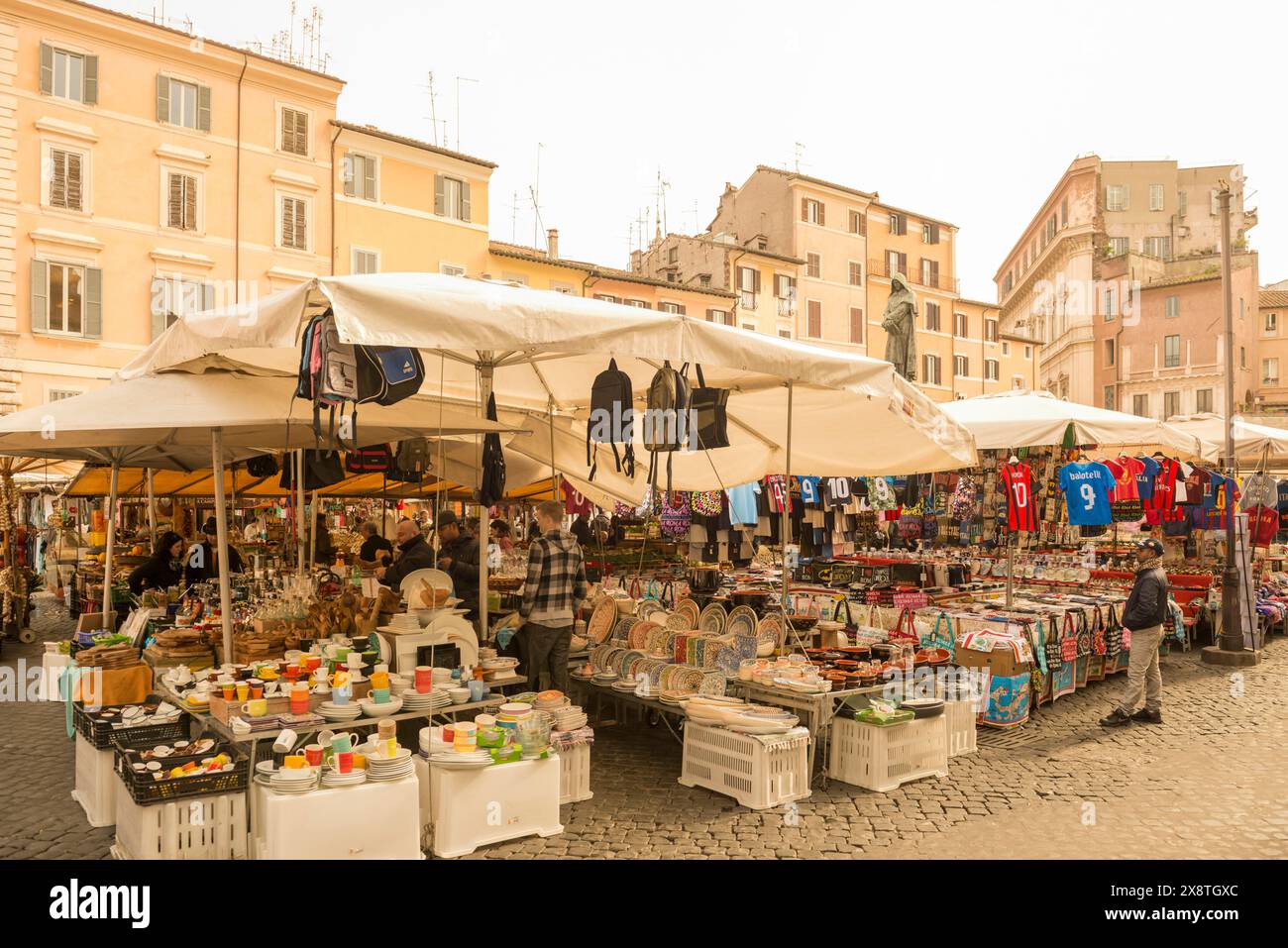 Mercato in Piazza campo dei Fiori, nella città di Roma, Lazio, Italia Foto Stock