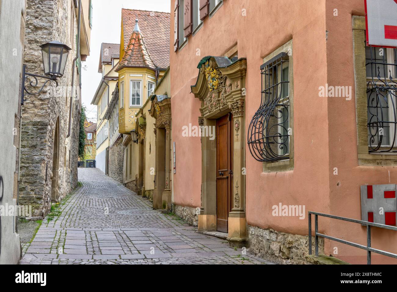 Keckenhofstrasse con l'ingresso al Museo Haellisch-Franconian nella città vecchia medievale, Schwaebisch Hall, Franconia, Baden-Wuerttemberg Foto Stock