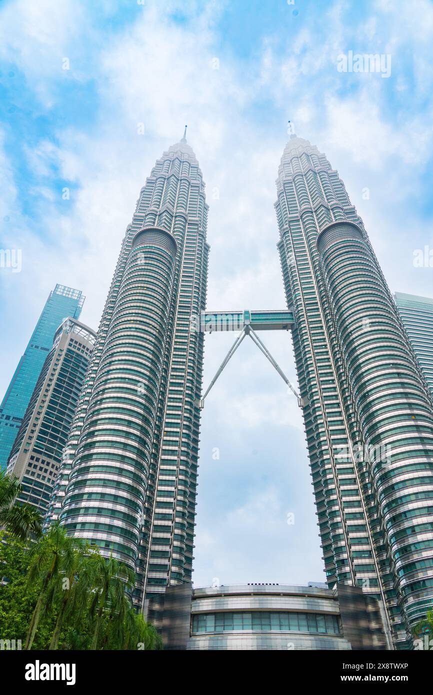 Kuala Lumpur, Malesia - 12 ottobre 2024: Petronas Twin Tower, il grattacielo più alto con il paesaggio urbano della Malesia Foto Stock