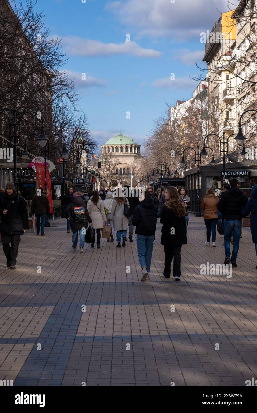 Sofia, Bulgaria - 31 gennaio 2024. Vitosha Boulevard è la strada principale del centro, che si estende dalla Piazza di San Nedelya al Parco Sud. Foto Stock