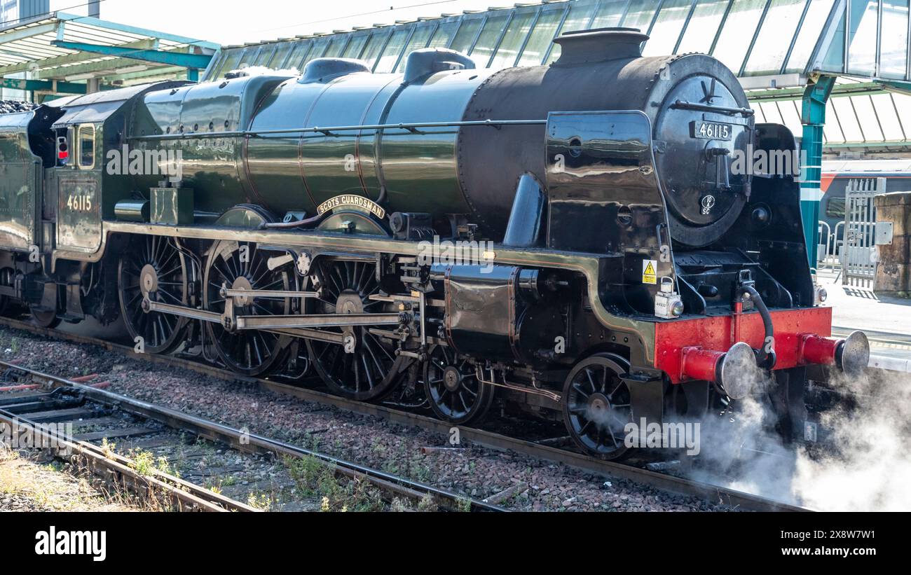 Guardiani 46115 della Royal Scot Class Scots presso la Carlisle Station Vista frontale Foto Stock