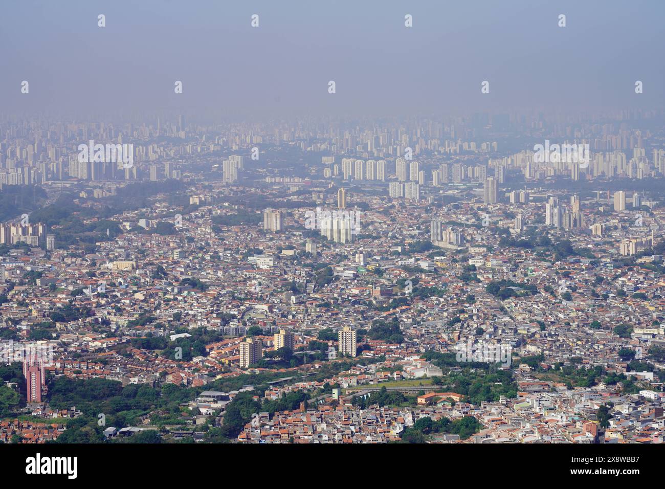 Spazio urbano della grande area metropolitana di San Paolo, situato nello stato di San Paolo in Brasile Foto Stock