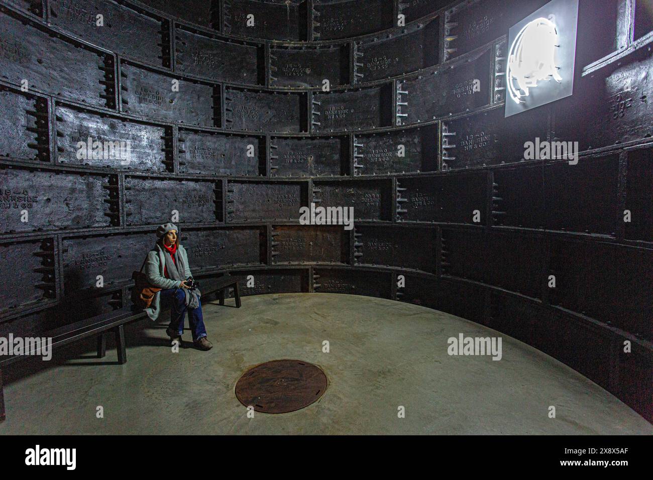 Tate Modern ala nuova installazione dei carri armati , Londra , Regno Unito Foto Stock
