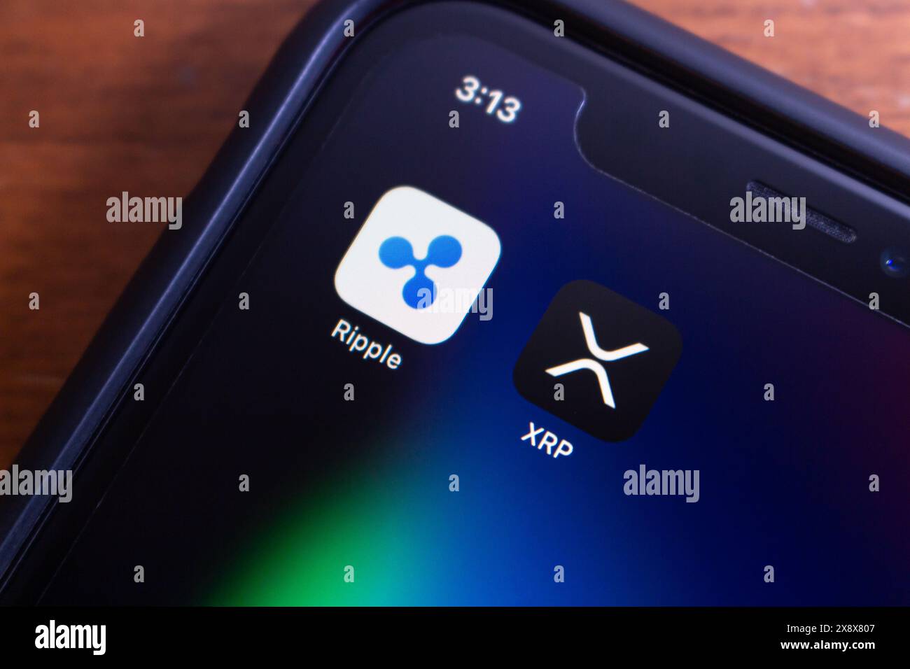 Vancouver, CANADA - aprile 30 2024 : le icone Ripple e XRP sono visualizzate sullo schermo di un iPhone Foto Stock