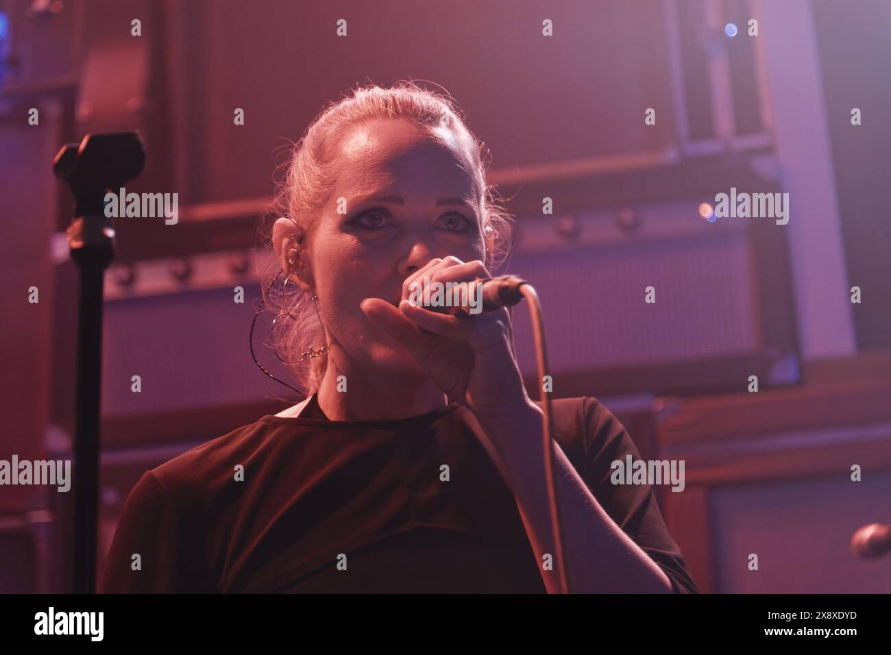 Parigi, Francia. 15 novembre 2023. Charlotte Savary si esibisce sul palco al Supersonic di Parigi, Francia Foto Stock