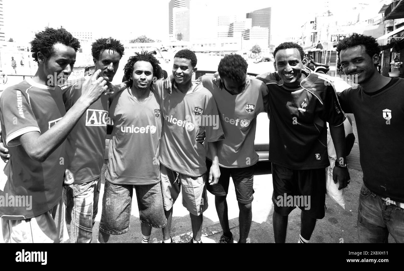 Una squadra di calcio Eritrea di rifugiati politici nel quartiere neve Shaanan nel sud di Tel-Aviv, Israele. Foto Stock