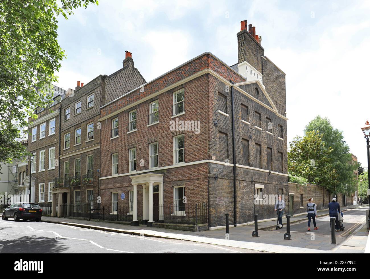 Greenwich, Londra, Regno Unito. Eleganti case georgiane su Crooms Hill, di fronte al Greenwich Park. Incrocio con Gloucester Circus. Foto Stock