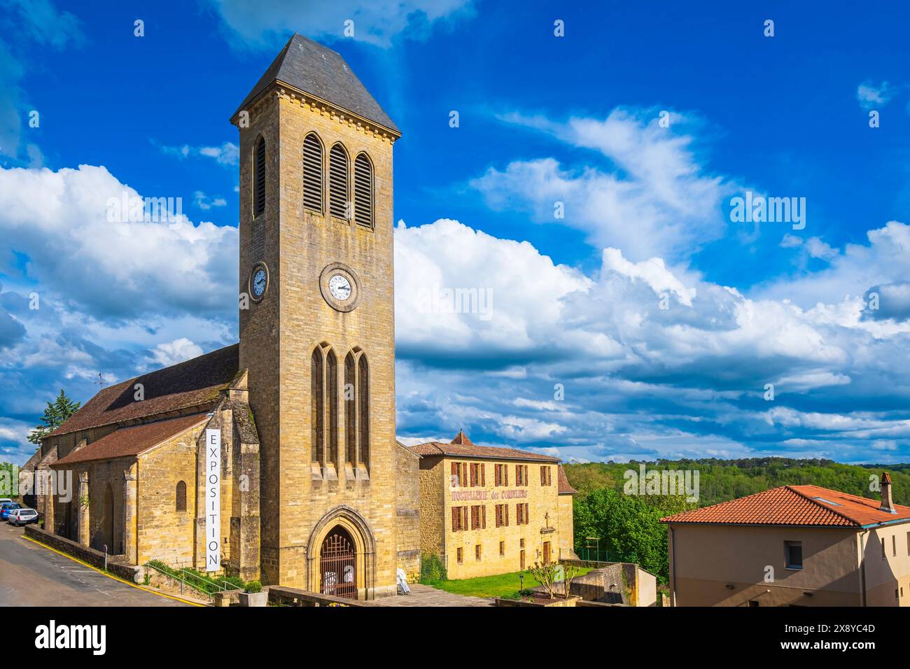 Francia, Lot, la città medievale di Gourdon, il convento di Notre-Dame-des-Cordeliers chiesa in disuso, funge da sala per mostre e concerti Foto Stock