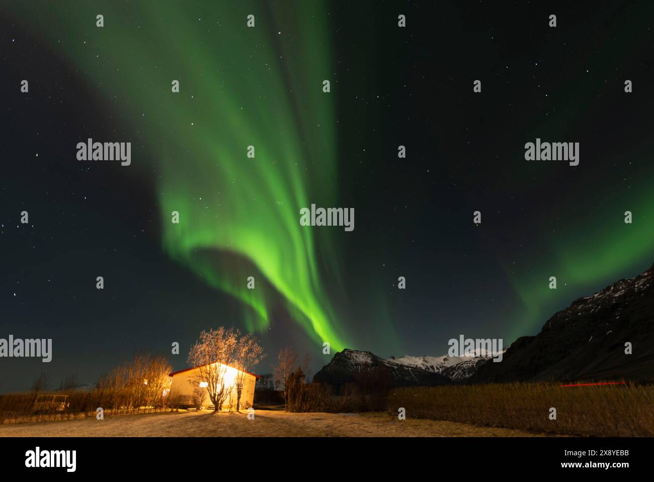 Islanda, Islanda orientale, Hali Country Hotel & Restaurant, aurora borealis Foto Stock