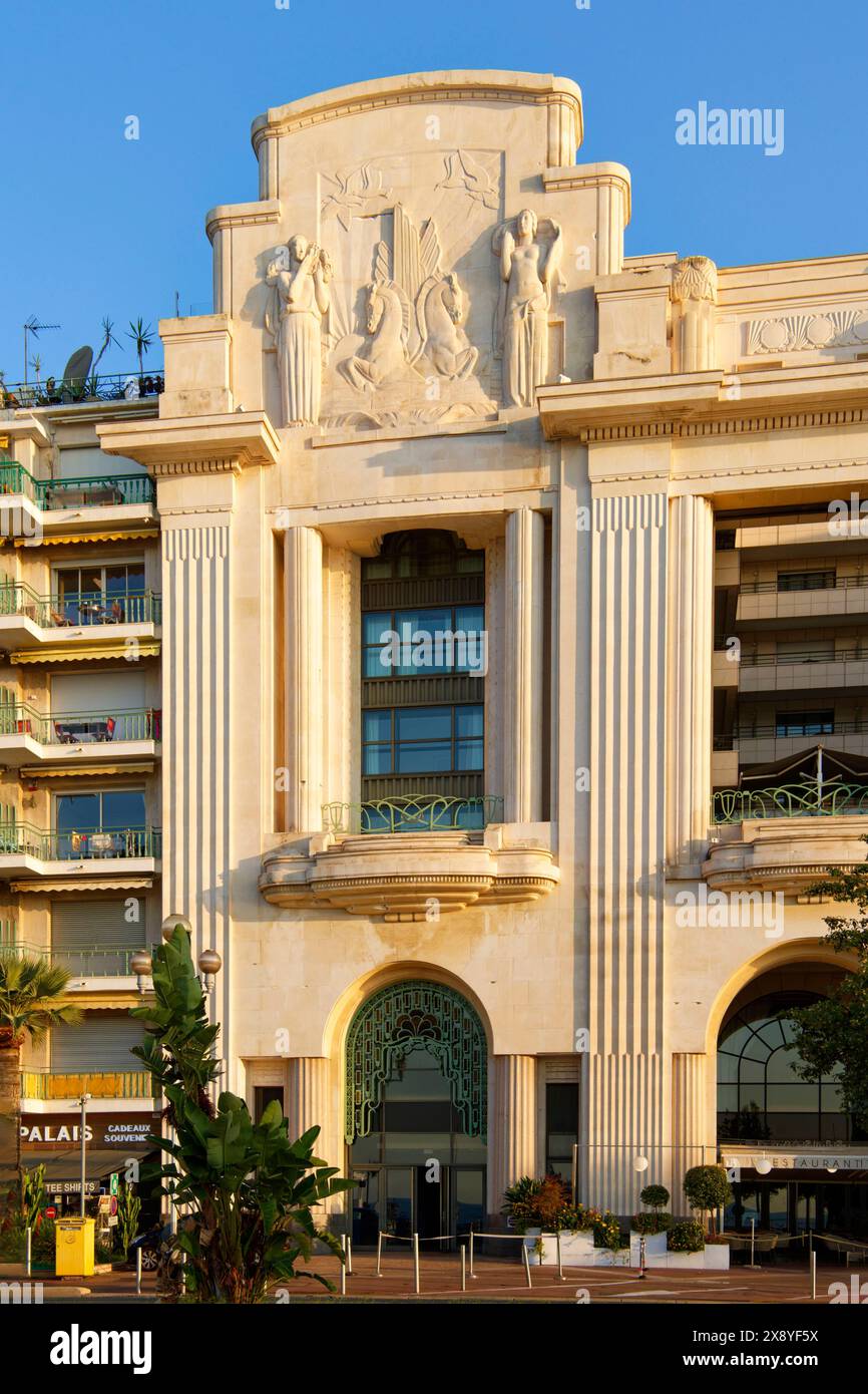 Francia, Alpes Maritimes, Nizza, Patrimonio Mondiale dell'Umanità dall'UNESCO, Baie des Anges, Promenade des Anglais, Palais de la Mediterranee Hotel Foto Stock