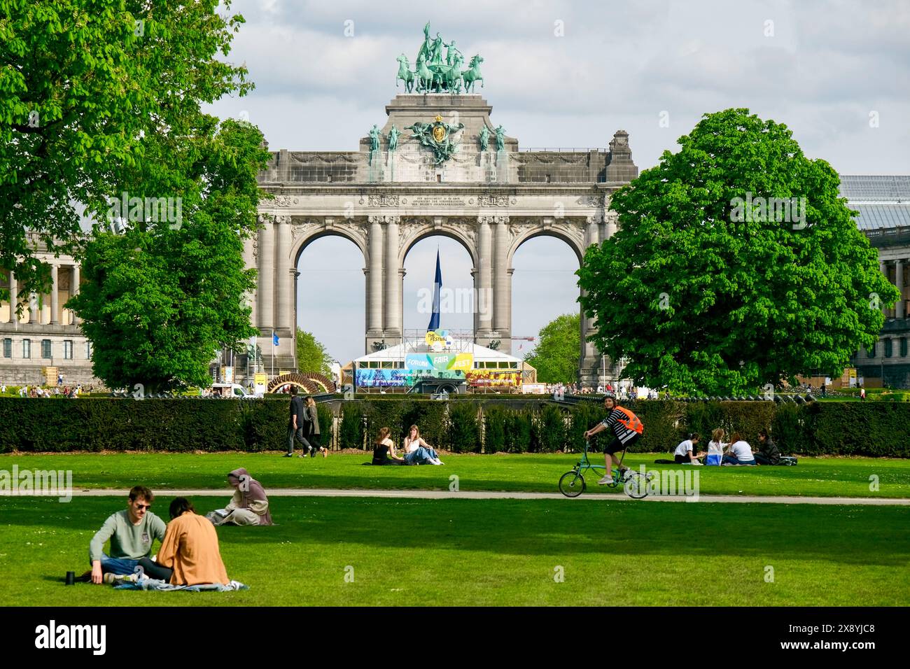 Belgio, Bruxelles, quartiere europeo, parco del Cinquantenario e arco di trionfo Foto Stock