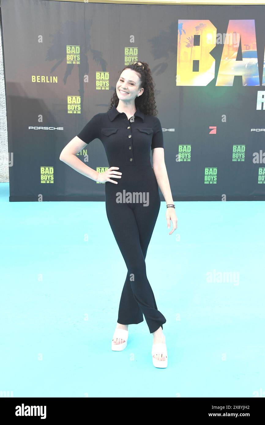 Betty Taube bei der BAD BOYS CAVALCANO O DIE Premiere a Berlino 27.05.2024 *** Betty Taube al BAD BOYS RIDE OR DIE premiere a Berlino 27 05 2024 Foto Stock