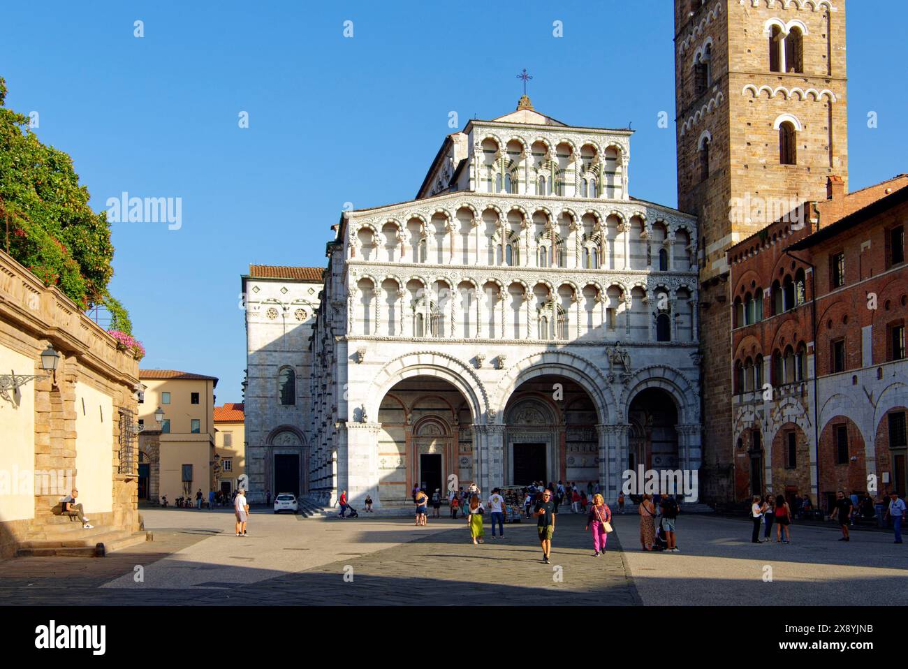 Italia, Toscana, Lucca, Piazza San Martino, Duomo di San Martino in stile romanico Foto Stock