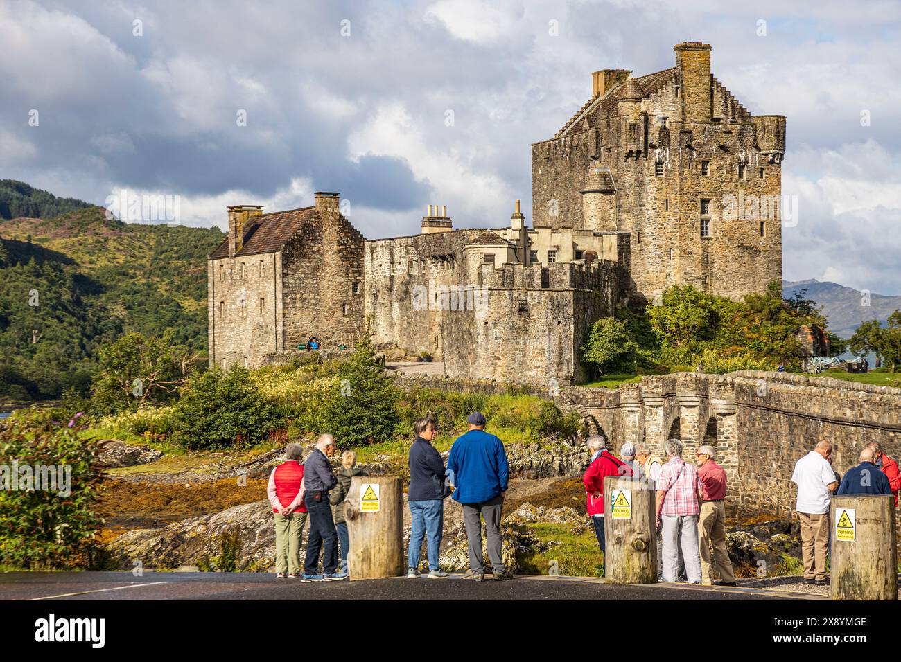 Regno Unito, Scozia, regione delle Highlands, contea di Ross & Cromarty, castello di Eilean Donan, castello all'ingresso di Loch Duich Foto Stock