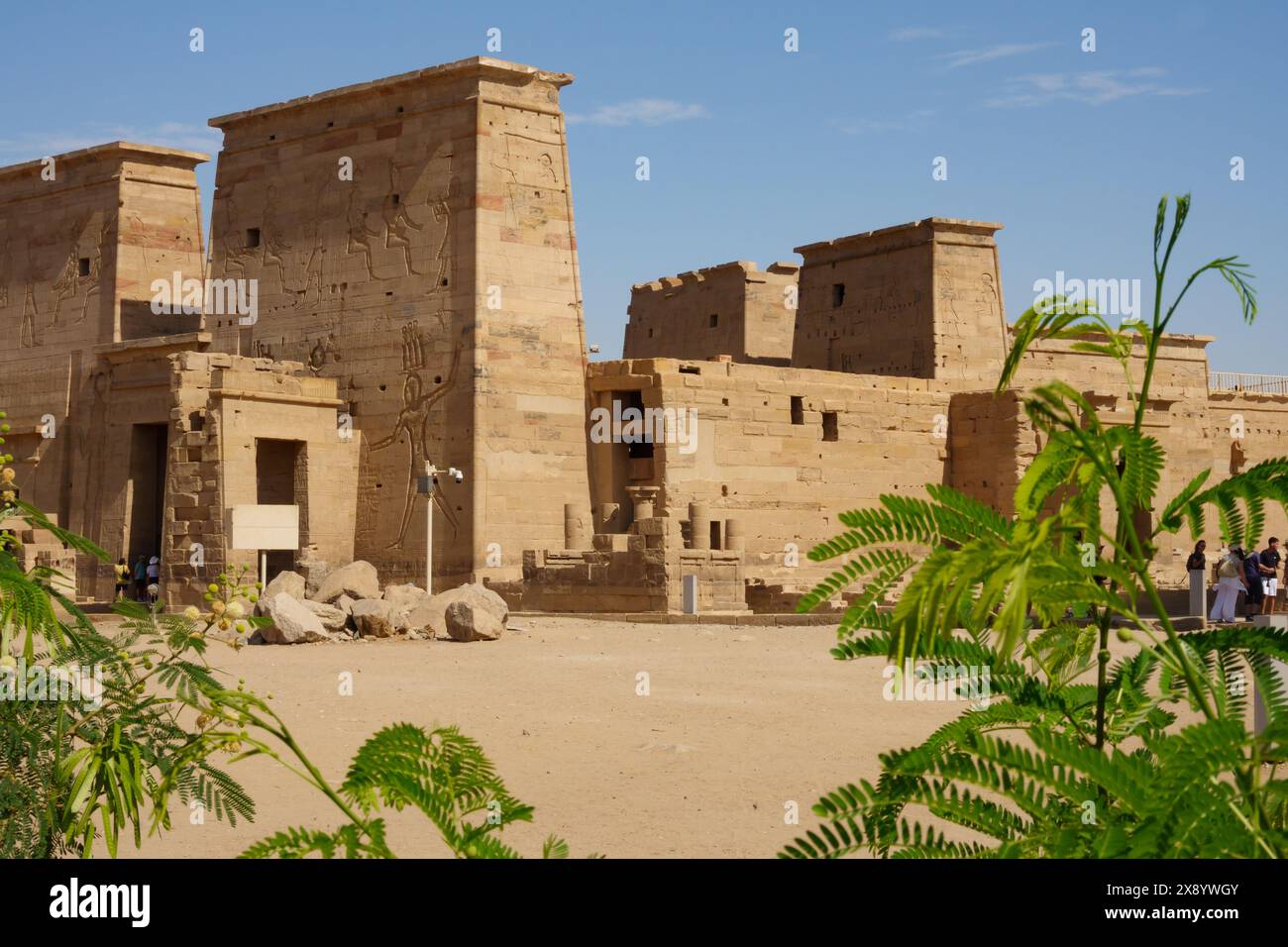 Pilone, complesso del Tempio di Philae, isola Agilkia, bacino idrico della diga di Assuan. Luogo di sepoltura di Osiride. Egitto Foto Stock