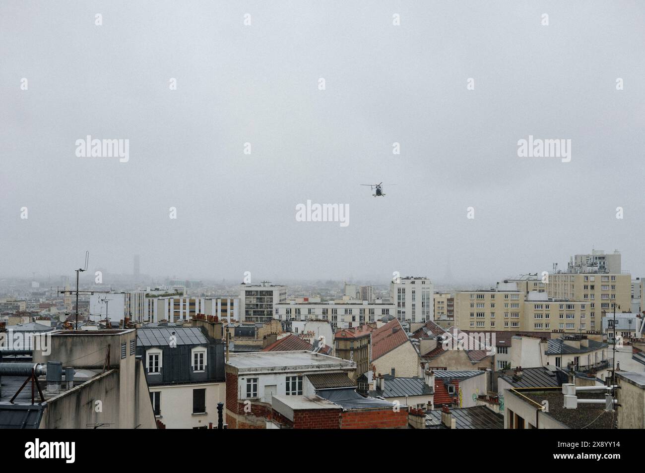 Parigi, Francia. 28 maggio 2024. Jan Schmidt-Whitley/le Pictorium - voli in elicottero su Parigi per i Giochi Olimpici - 28/05/2024 - Francia/Parigi/Parigi - la Prefettura di polizia di Parigi ha avvertito che da 4 a 5 voli in elicottero si svolgeranno ogni giorno tra le 8:30 e le 19:00 dal 27 al 31 maggio. L'operazione fa parte dei preparativi per i Giochi olimpici di Parigi, che si terranno dal 26 luglio all'11 agosto. Crediti: LE PICTORIUM/Alamy Live News Foto Stock