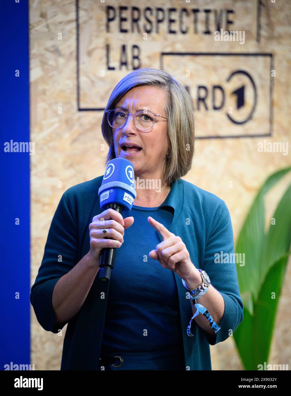 Berlino, Germania. 28 maggio 2024. Ulrike Demmer, Direttore generale di Rundfunk Berlin-Brandenburg (rbb), interverrà alla conferenza digitale Re:publica 2024. Il "Festival per la società digitale" di quest'anno (27-29 maggio 2024) ha il motto "chi se ne frega?". Crediti: Bernd von Jutrczenka/dpa/Alamy Live News Foto Stock