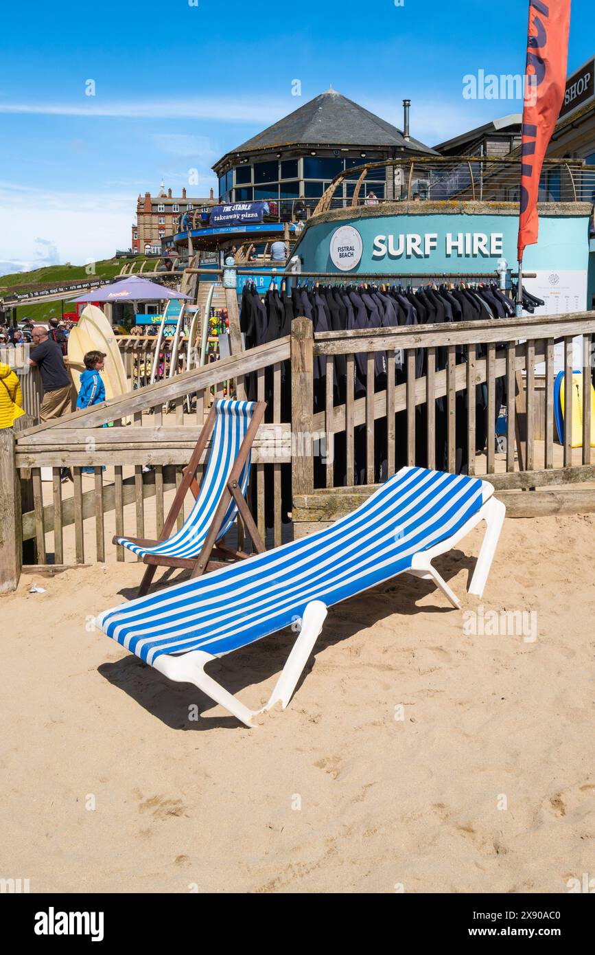 Noleggio surf e bar sulla spiaggia al Fistral di Newquay in Cornovaglia nel Regno Unito. Foto Stock