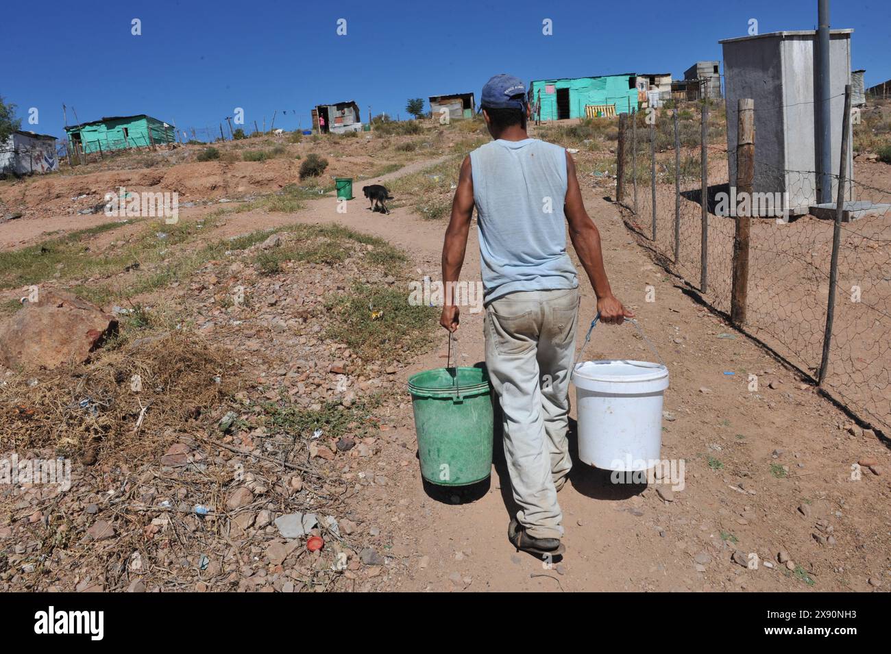 De Rust. Prendere servizi sanitari di base alla comunità, consegna di farmaci ecc nel campo di squatter locale Foto Stock