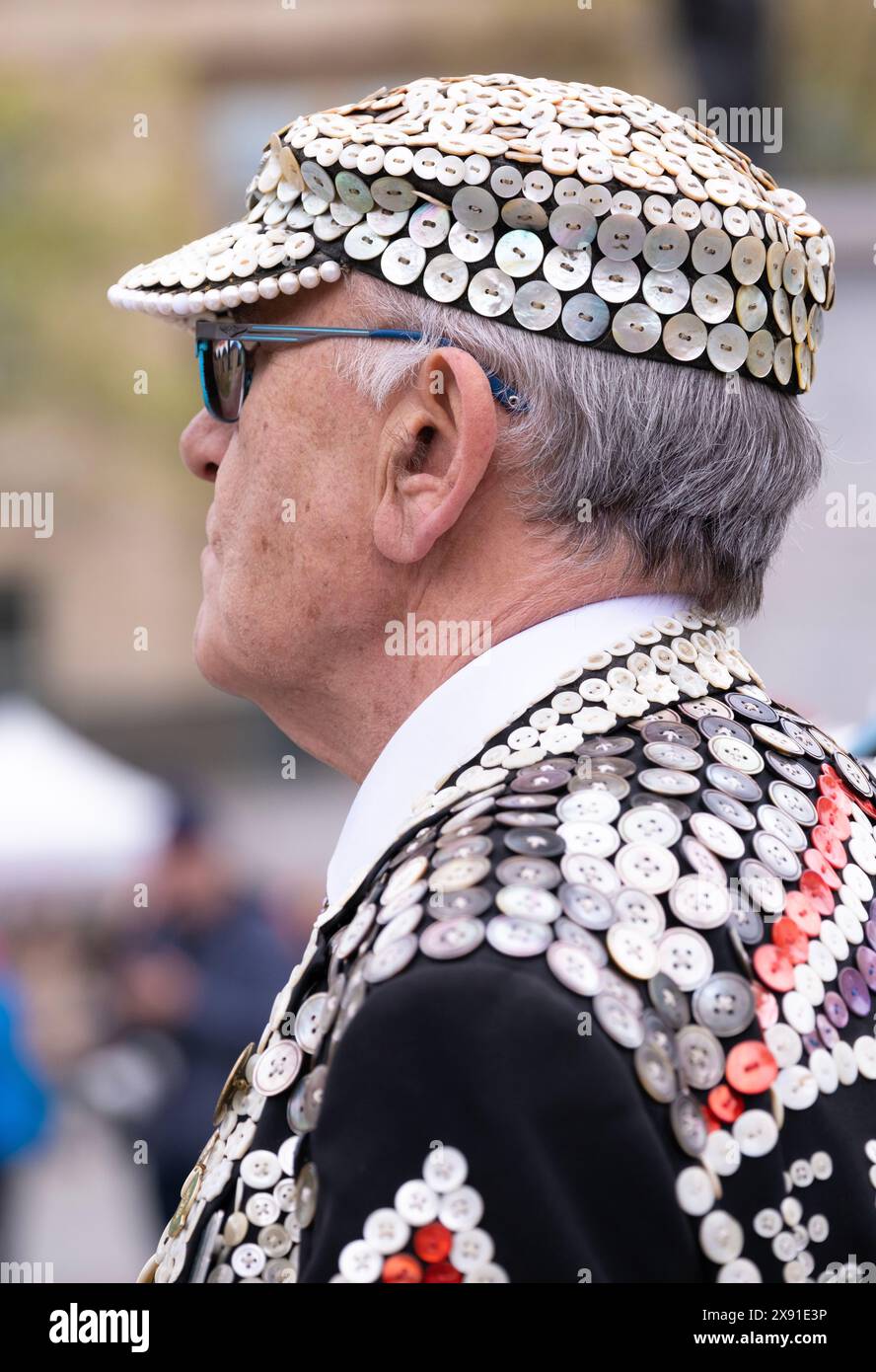 John Walters, il Re Pearly di Finsbury, alle celebrazioni del giorno di San Giorgio che si sono tenute a Trafalgar Square, Londra. Foto Stock