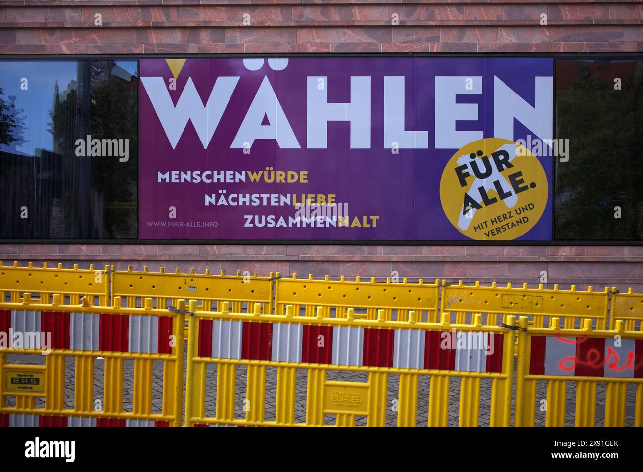 Pubblicità pubblicitaria per andare ai sondaggi, voto per tutti, elezioni europee 2024, Lipsia, Sassonia, Germania Foto Stock