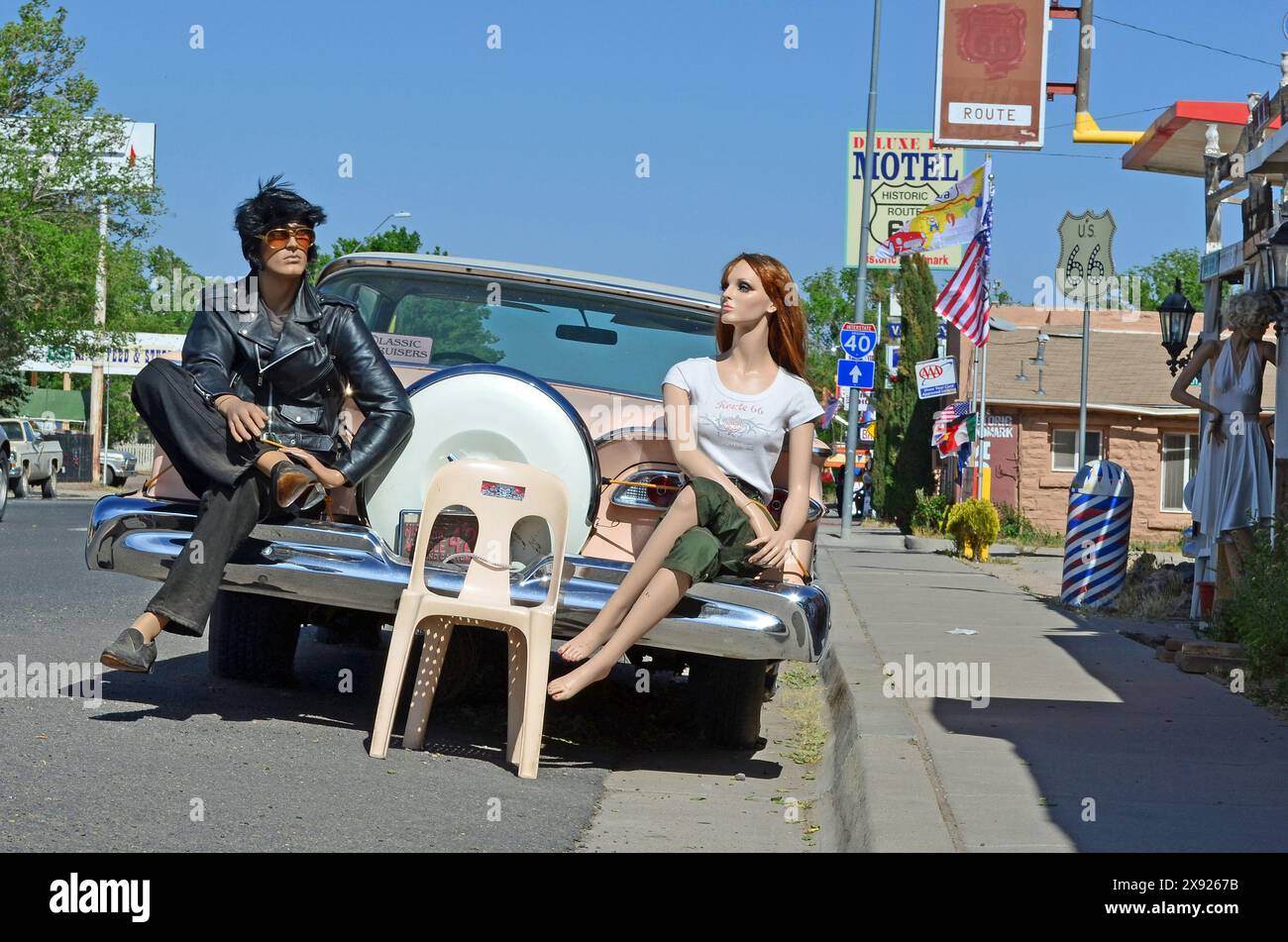 Vintage Dummies or Mannequins and Car, Route 66, Seligman, Arizona, USA Foto Stock