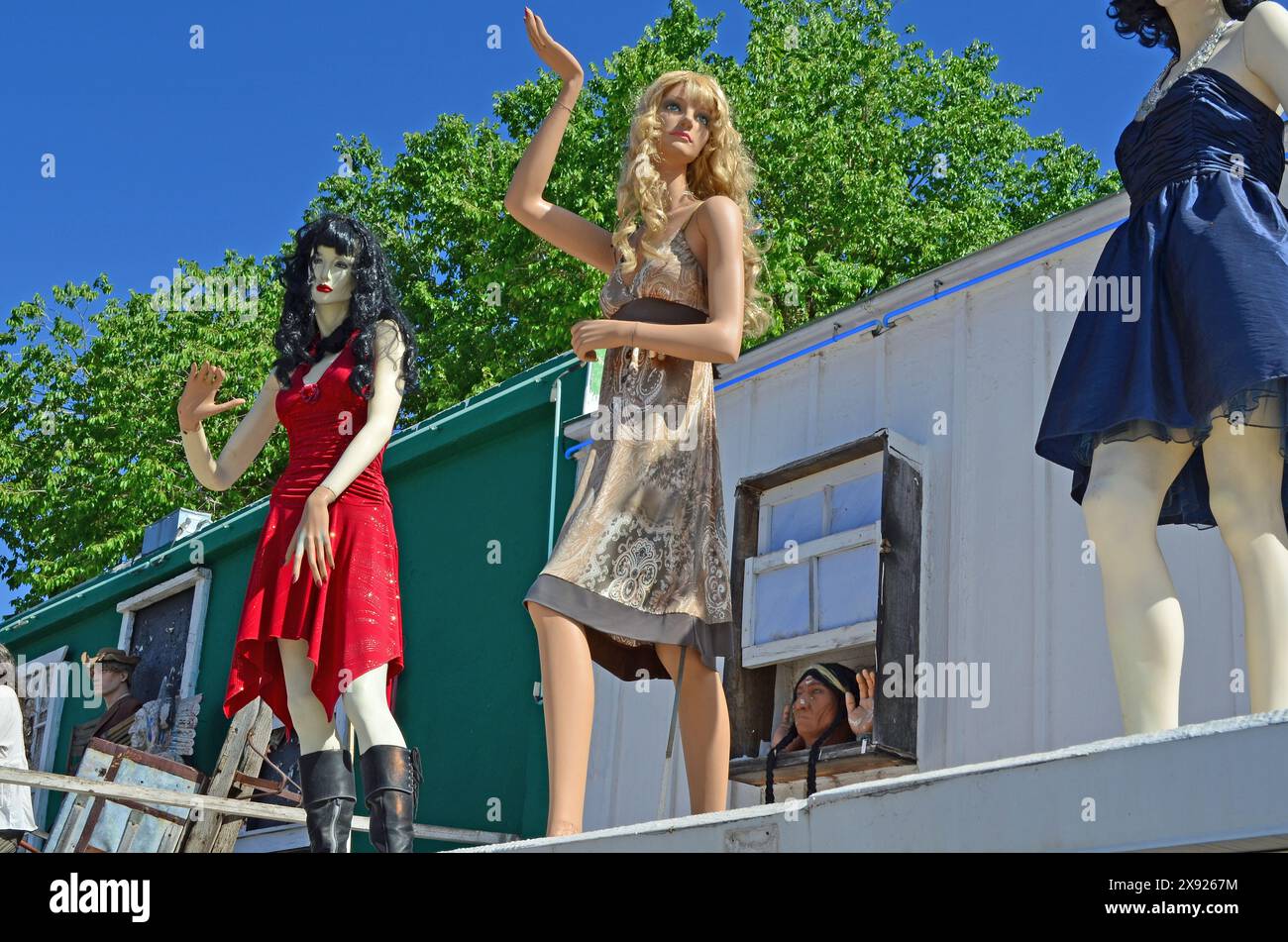 Vintage Dummies or Mannequins on Roof, Route 66, Seligman, Arizona, USA Foto Stock