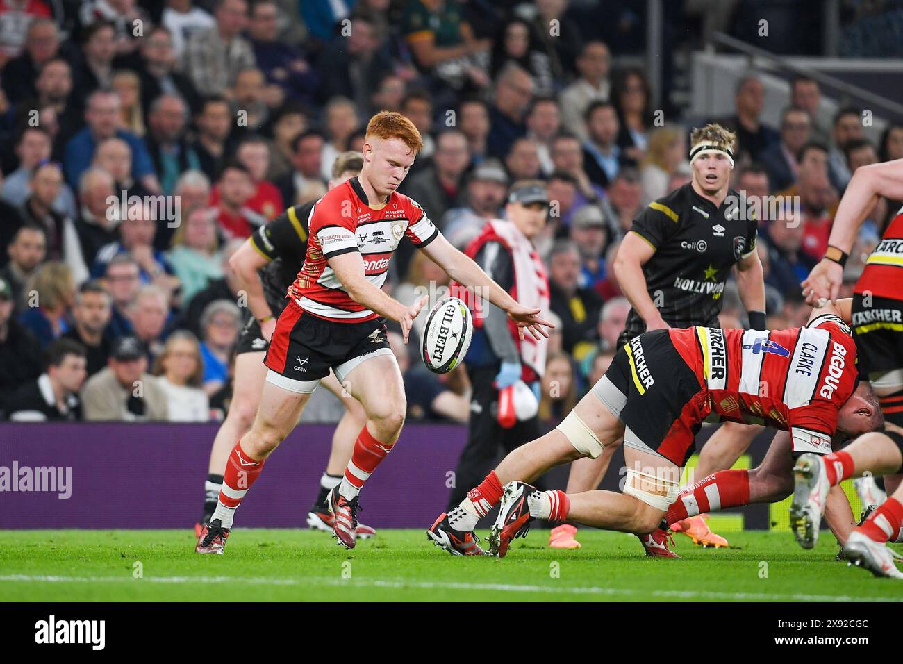 Gloucester Rugby Scrum Half Caolan Englefield (9) durante l'European Rugby Challenge Cup, finale di rugby a 15 tra Gloucester Rugby e Hollywoodbets Sharks il 24 maggio 2024 al Tottenham Hotspur Stadium di Londra, Inghilterra Foto Stock