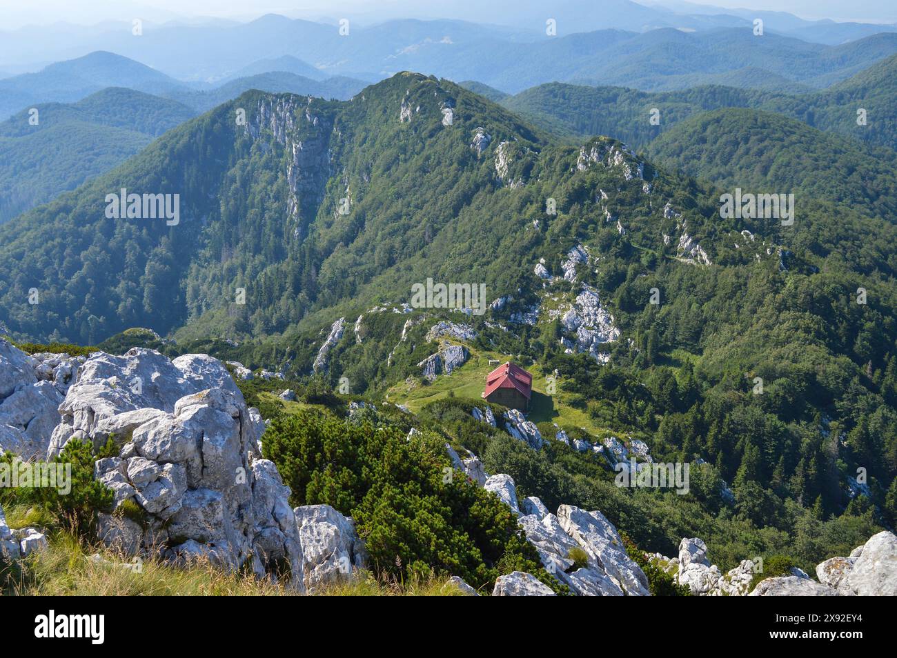 Vista dalla cima della montagna Veliki Risnjak a Gorski Kotar, Croazia Foto Stock