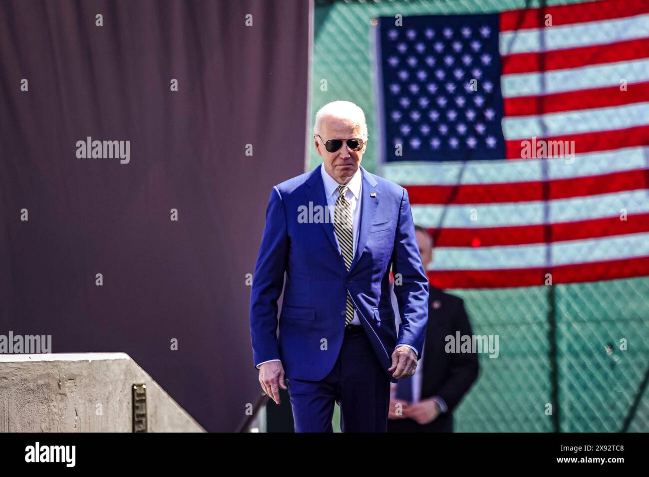 West Point, Stati Uniti. 25 maggio 2024. U. Il presidente Joe Biden arriva per consegnare il discorso di inizio alla classe di laurea dell'Accademia militare degli Stati Uniti al Michie Stadium, il 25 maggio 2024, a West Point, New York. Credito: Kyle Osterhoudt/U.S. Army/Alamy Live News Foto Stock