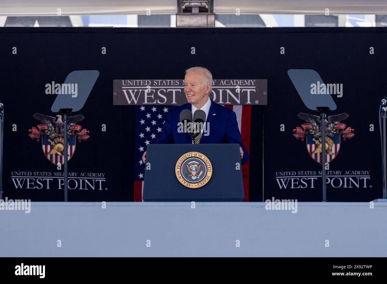 West Point, Stati Uniti. 25 maggio 2024. U. Il presidente Joe Biden tiene il discorso di inizio alla classe di laurea dell'Accademia militare degli Stati Uniti al Michie Stadium, il 25 maggio 2024, a West Point, New York. Crediti: Christopher Hennen/U.S. Army/Alamy Live News Foto Stock