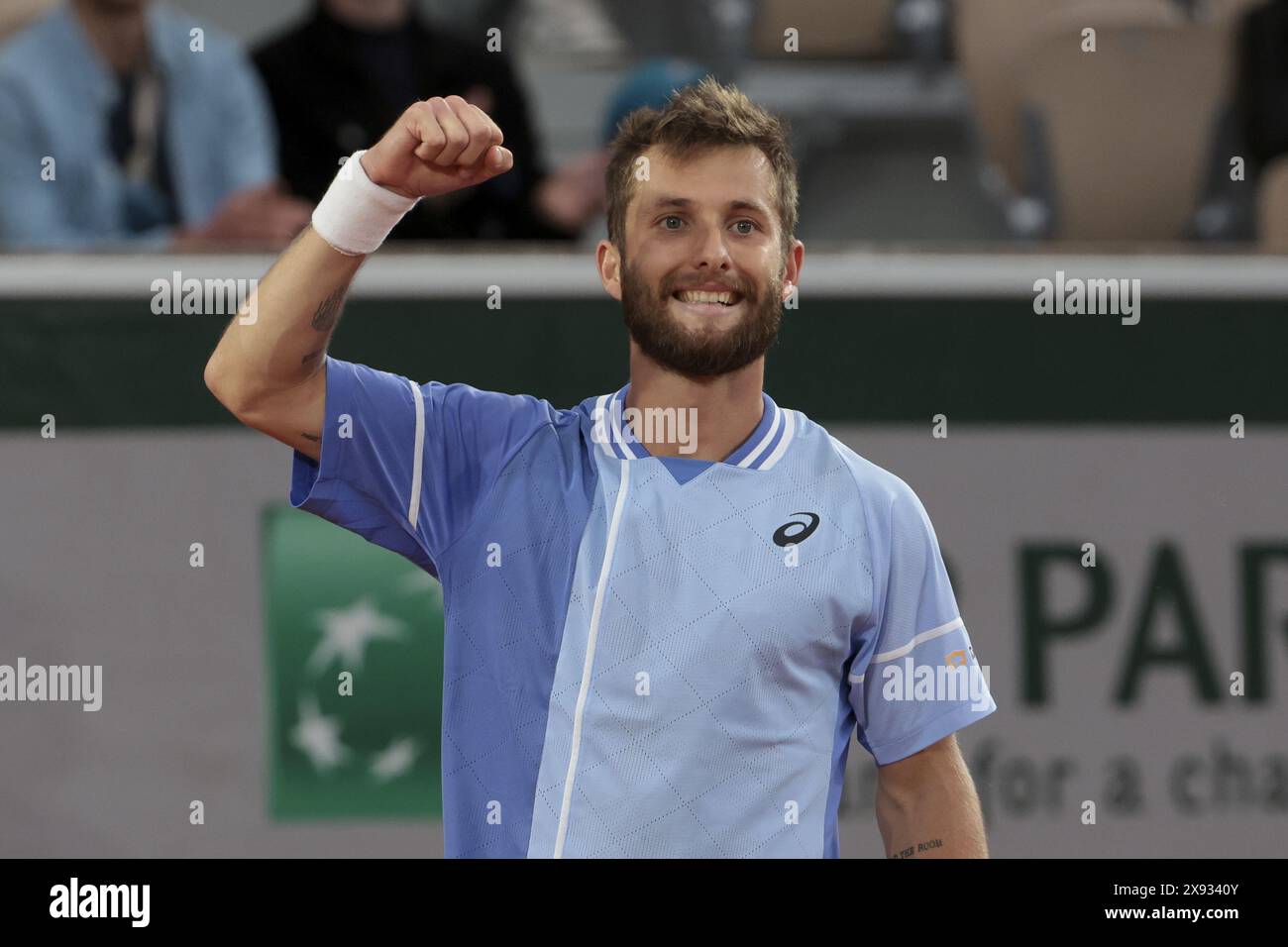 Corentin Moutet di Francia durante il primo giorno dell'Open di Francia 2024, Roland-Garros 2024, torneo di tennis del grande Slam il 26 maggio 2024 allo stadio Roland-Garros di Parigi, Francia Foto Stock