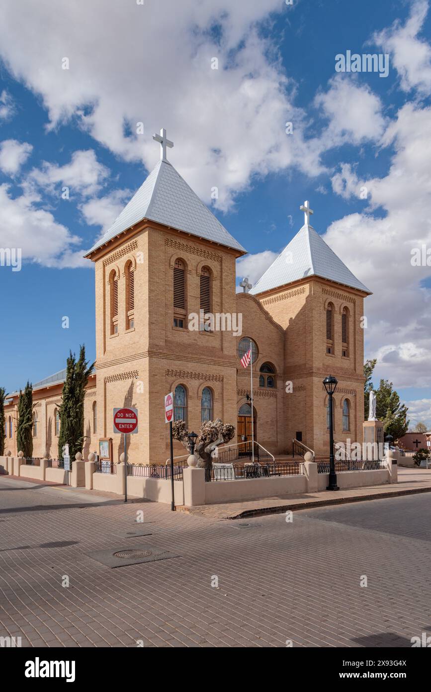 La Basilica di San Albino è una chiesa cattolica costruita in mattoni cotti di fronte a Mesilla Plaza a Mesilla, nuovo Messico Foto Stock