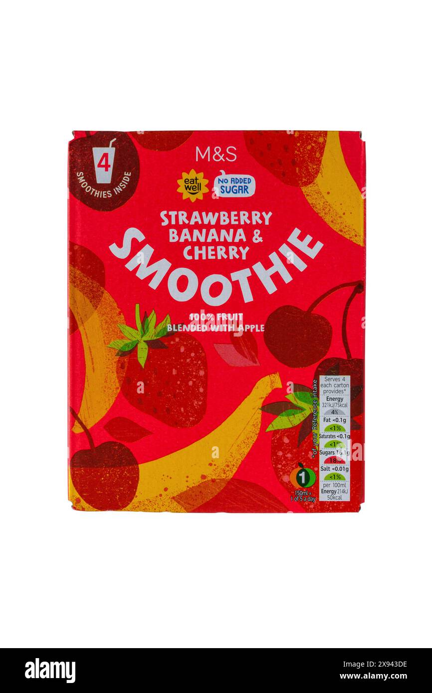 Scatola di frullato di fragole, banana e ciliegia di M&S isolato su sfondo bianco - 100% di frutta mescolata con mela Foto Stock