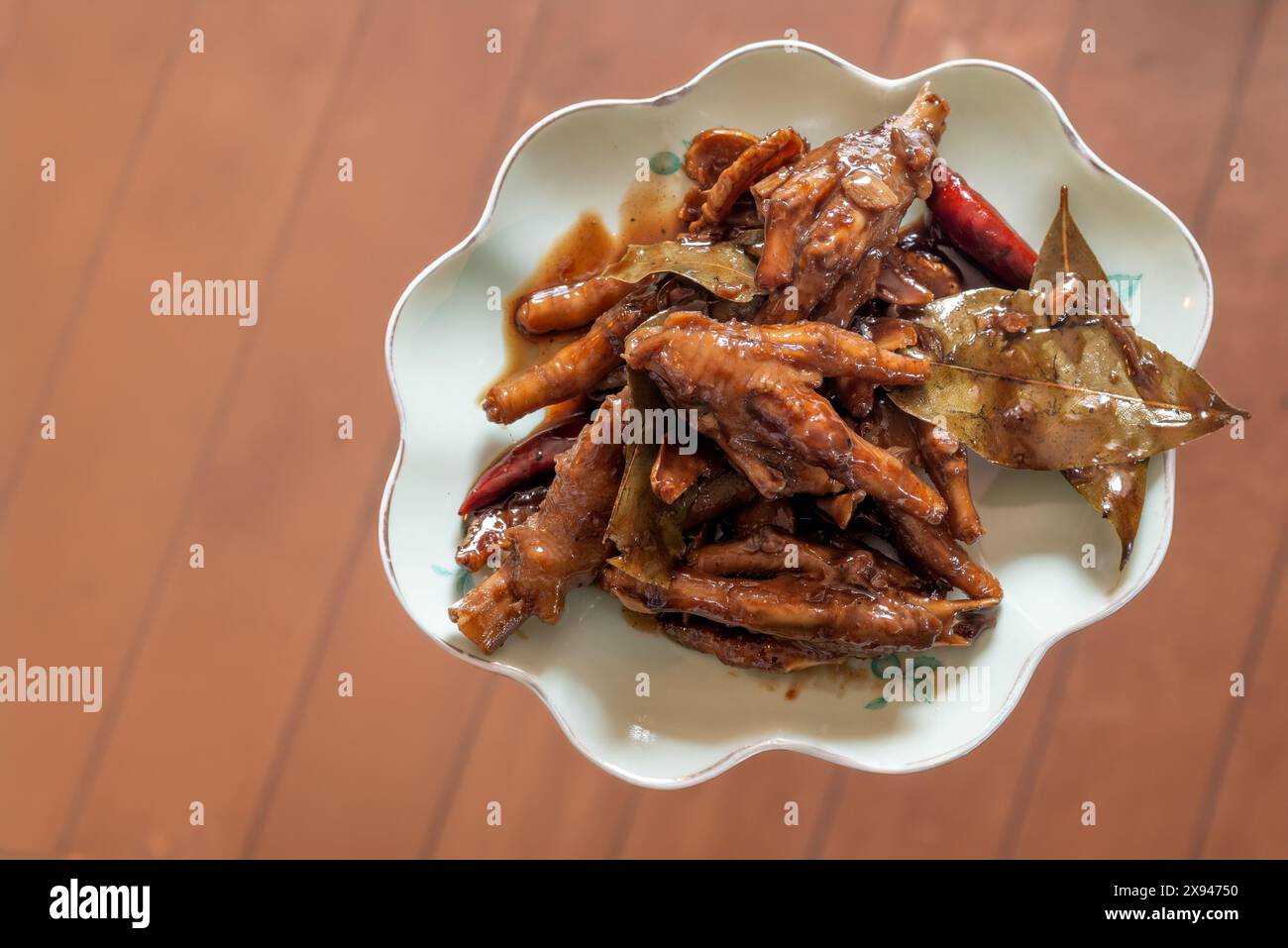 Pollo ai piedi adobo - un piatto filippino Foto Stock