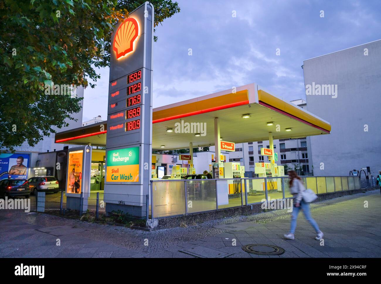 Shell Tankstelle, Bundesallee, Wilmersdorf, Berlino, Deutschland *** stazione di servizio Shell, Bundesallee, Wilmersdorf, Berlino, Germania Foto Stock