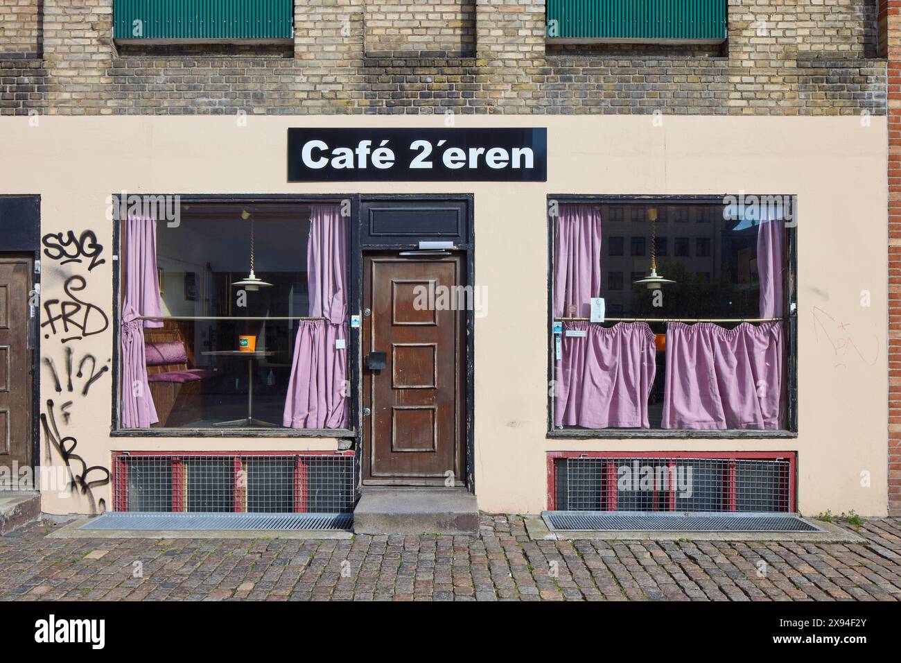 Café 2'eren, bar locale; Ryesgade, Copenhagen, Danimarca Foto Stock