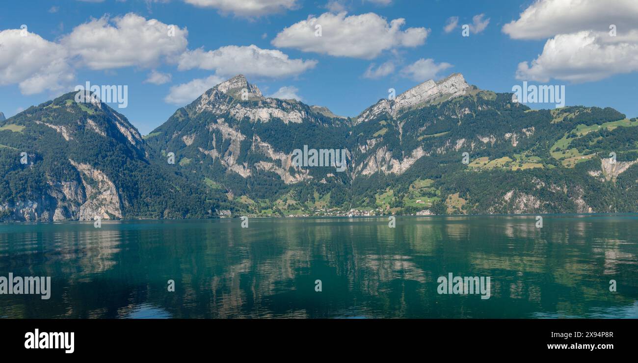 Vista sul Lago di Lucerna, Oberbauen e il Monte Niederbauen, Canton Uri, Svizzera, Europa Foto Stock