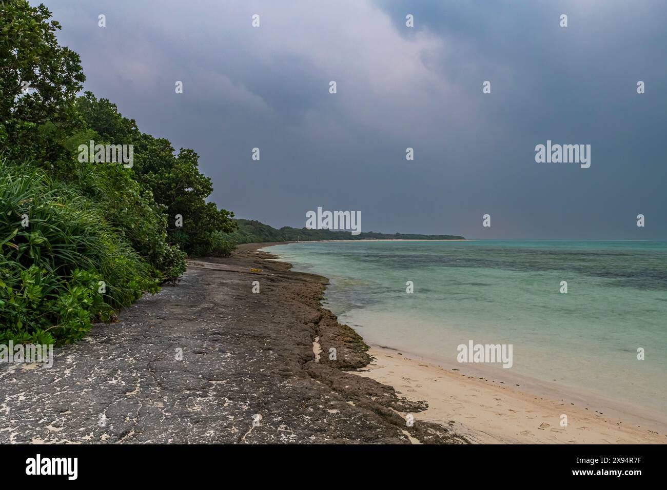 Spiaggia di sabbia bianca, Parco Nazionale dell'Isola di Taketomi, Ishigaki, gruppo di isole Yaeyama, Giappone, Asia Foto Stock