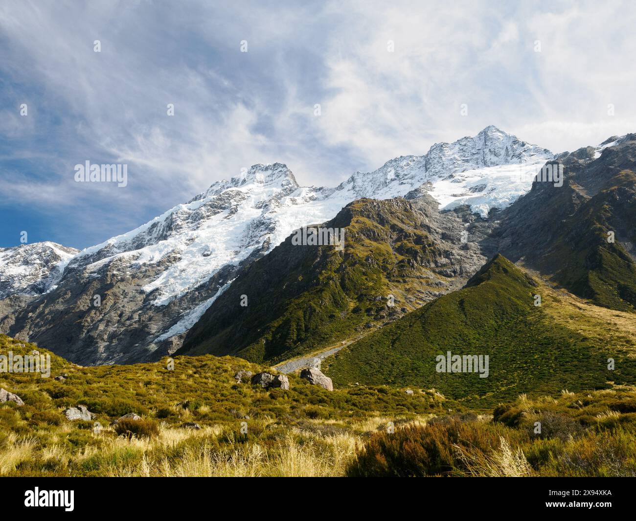 Vista sulle montagne dall'Hooker Valley Track nel Parco Nazionale di Aoraki (Mount Cook), sito Patrimonio dell'Umanità dell'UNESCO, Alpi meridionali, Isola del Sud, nuova Zelanda Foto Stock