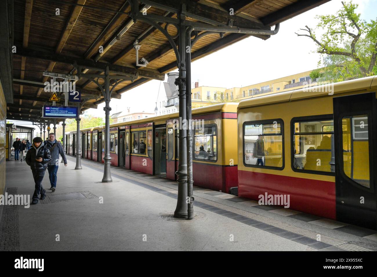 Stazione S-Bahn di Zehlendorf, distretto di Steglitz-Zehlendorf, Berlino, Germania, S-Bahnhof Zehlendorf, Bezirk Steglitz-Zehlendorf, Berlino, Germania Foto Stock
