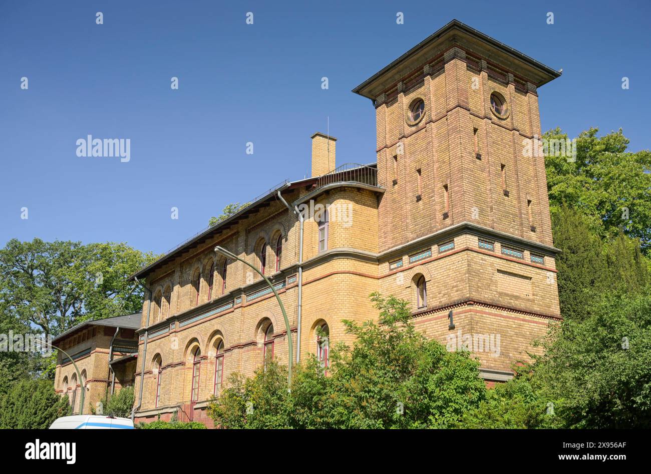 Vecchio edificio operativo alla stazione Schlachtensee S-Bahn, Altvaterweg, Zehlendorf, quartiere Steglitz-Zehlendorf, Berlino, Germania, Altes Betriebsgebäude Foto Stock