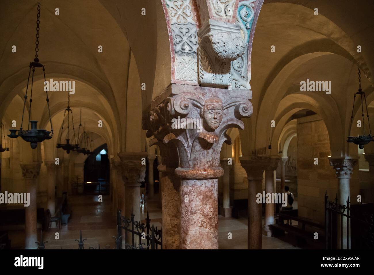 Cripta romanica dal XII al XIII secolo nella basilica romanica di San Zeno maggiore costruita dal X al XIV secolo nel centro storico di Verona, Provino Foto Stock