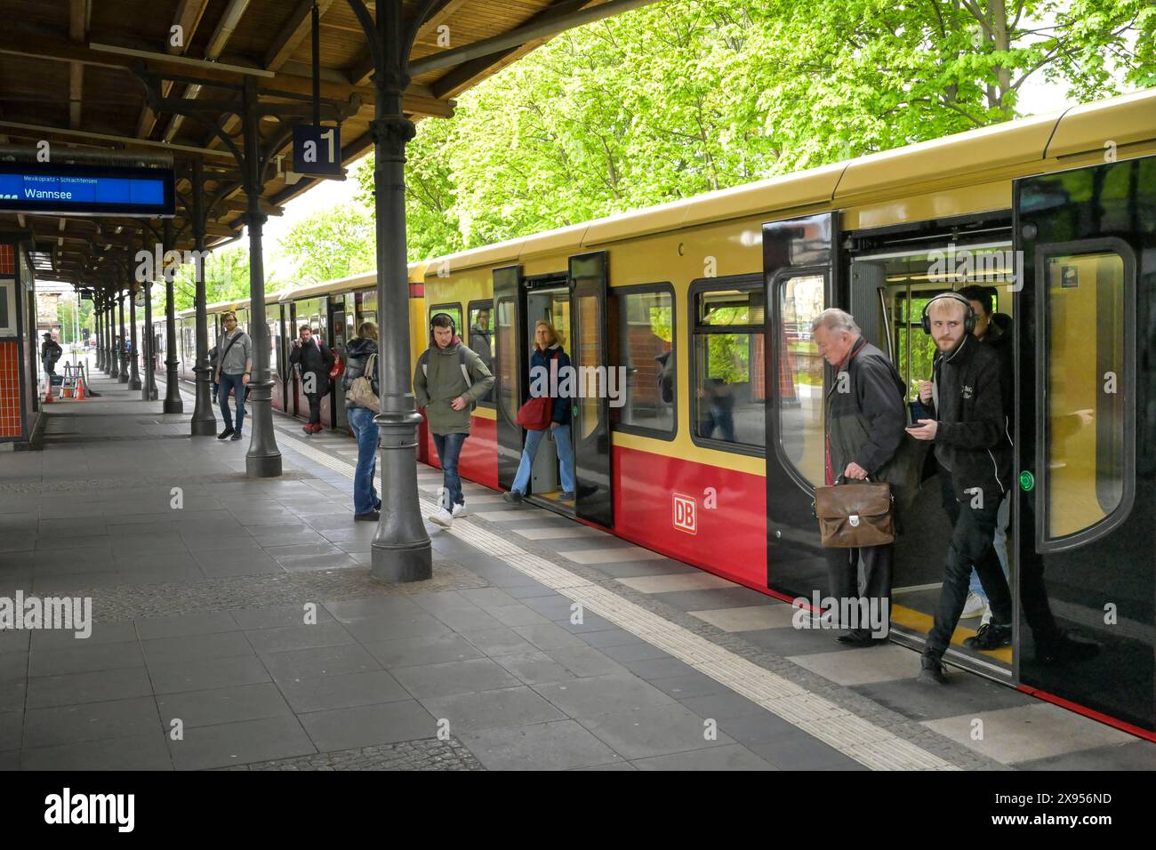 Stazione S-Bahn di Zehlendorf, distretto di Steglitz-Zehlendorf, Berlino, Germania, S-Bahnhof Zehlendorf, Bezirk Steglitz-Zehlendorf, Berlino, Germania Foto Stock