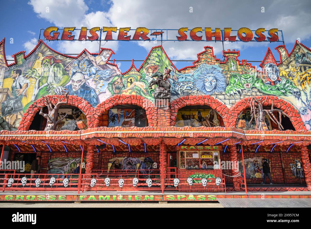 Ghost Castle, Spring Festival, Fairground, Tegel, Reinickendorf, Berlino, Germania, Geister-Schloss, Frühlingsfest, Festplatz, Tegel, Reinickendorf, Ber Foto Stock