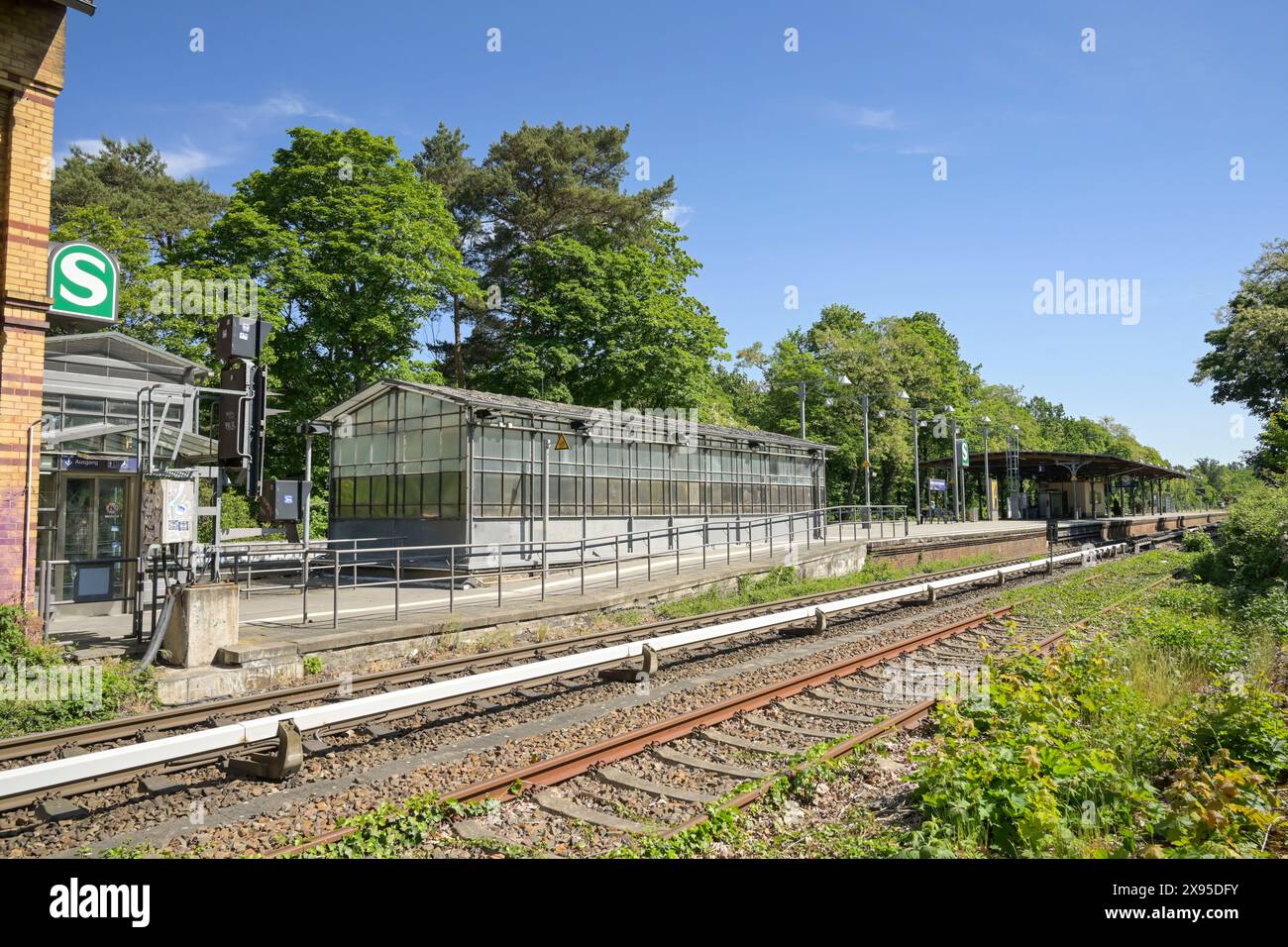 Stazione Schlachtensee S-Bahn, Zehlendorf, quartiere Steglitz-Zehlendorf, Berlino, Germania, s-Bahnhof Schlachtensee, Zehlendorf, Bezirk Steglitz-Zehlendo Foto Stock