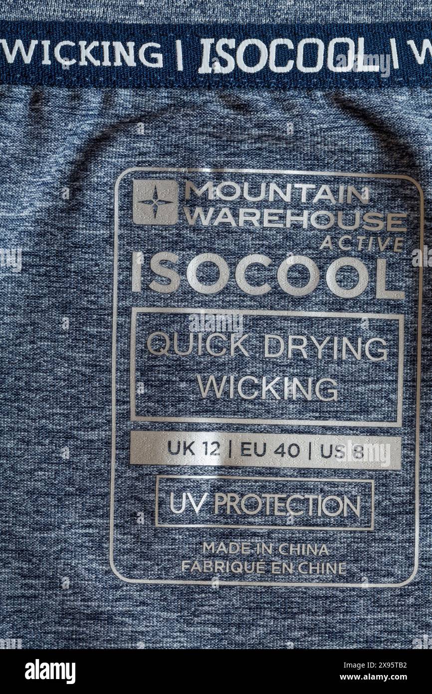 Mountain Warehouse Active - isocool ad asciugatura rapida protezione UV traspirante Made in China - informazioni in maglietta traspirante t-shirt maglietta Foto Stock