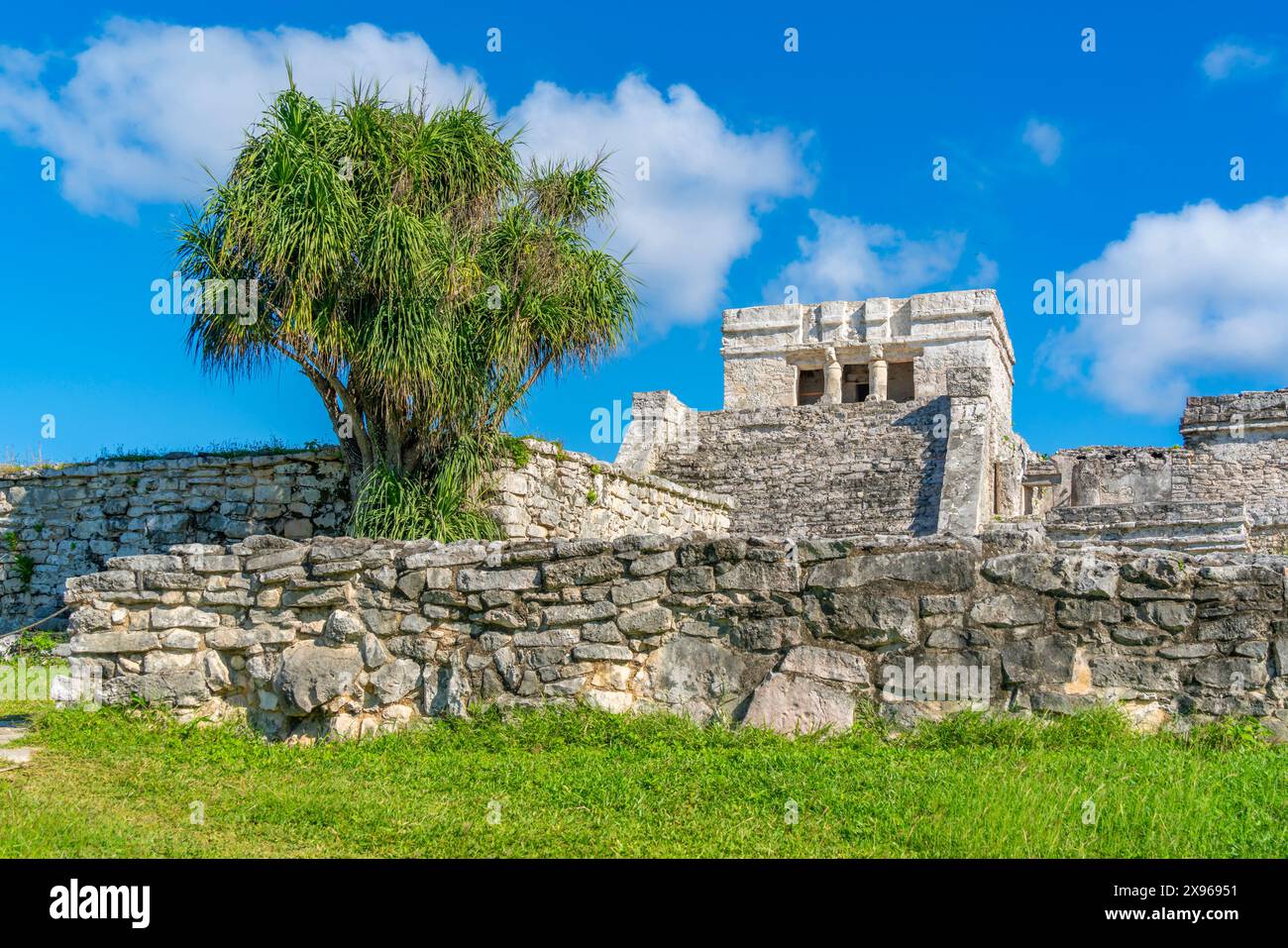 Vista delle rovine del Tempio Maya, Tulum, Quintana Roo, costa caraibica, penisola dello Yucatan, Riviera Maya, Messico, Nord America Foto Stock